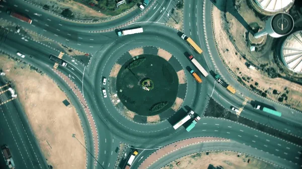 Fotografia aérea de cima para baixo do tráfego de carga rotunda — Fotografia de Stock