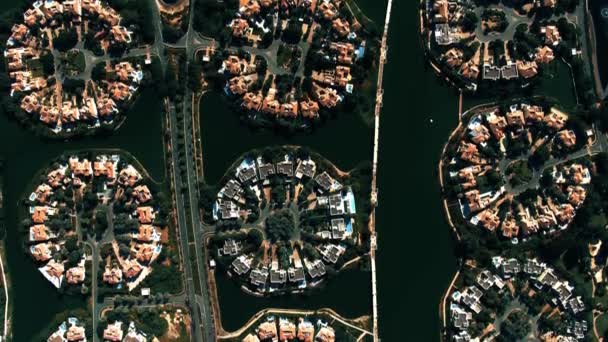 Aerial top down view of luxury Jumeirah Islands κοινότητα στο Ντουμπάι, Ηνωμένα Αραβικά Εμιράτα — Αρχείο Βίντεο