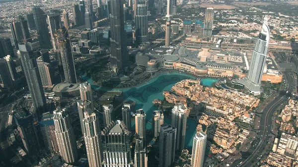 DUBAI, EMIRADOS ARAB UNIDOS - 30 DE DEZEMBRO DE 2019. Vista aérea do Dubai Downtown envolvendo o famoso Dubai Mall — Fotografia de Stock