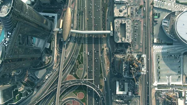 Vue aérienne de haut en bas de la zone occupée de la station de métro Burj Khalifa. Dubaï, Émirats arabes unis EAU — Photo
