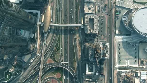 Zdjęcie z góry na dół ruchliwej stacji metra Burdż Khalifa. Dubai, Zjednoczone Emiraty Arabskie Uae — Wideo stockowe