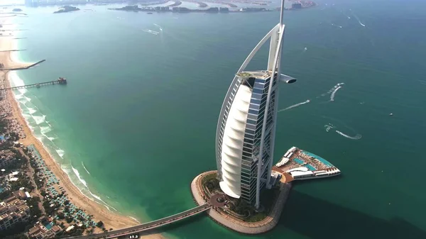 DUBAI, EMIRADOS ARAB UNIDOS - JANEIRO 2, 2020. Fotografia aérea do hotel Burj Al Arab — Fotografia de Stock