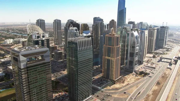 DUBAI, UNITED ARAB EMIRATES - 26 ДЕКАБРЯ 2019 года. Вид с воздуха на современные небоскребы в районе Dubai Marina — стоковое фото