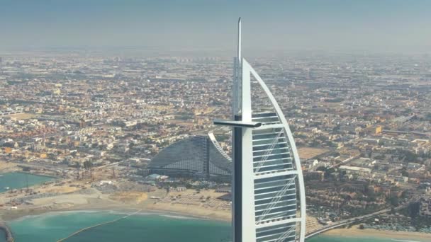 DUBAI, UNITED ARAB EMIRATES - JANUARY 2, 2020. Aerial shot of the Burj Al Arab and the Jumeirah Beach Hotel seafront hotels — Stock Video