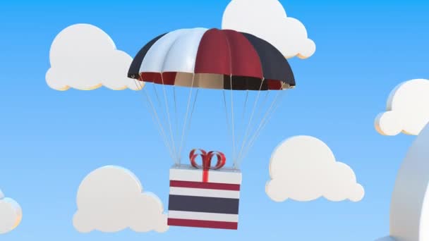 Carton avec drapeau de la Thaïlande tombe avec un parachute. Animation 3D conceptuelle bouclable — Video