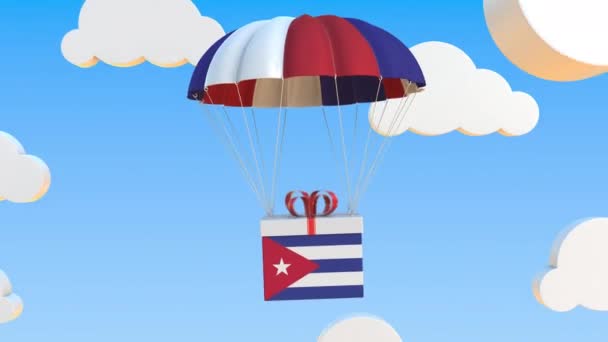 Scatola con bandiera nazionale di Cuba cade con un paracadute. Animazione 3D concettuale Loopable — Video Stock