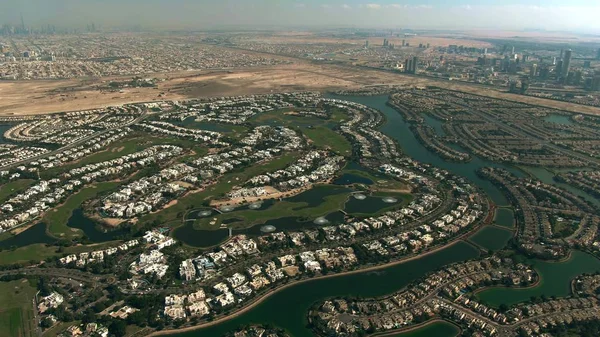 Vue aérienne d'Emirates Hills, une communauté de luxe située à Dubaï, Émirats Arabes Unis — Photo