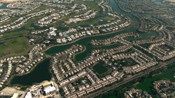 Air view of Emirates Hills, a luxury community located in Dubai, United Arab Emirates — стоковое видео