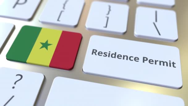 Residencia Permitir texto y bandera de Senegal en los botones del teclado del ordenador. Animación 3D conceptual relacionada con la inmigración — Vídeos de Stock