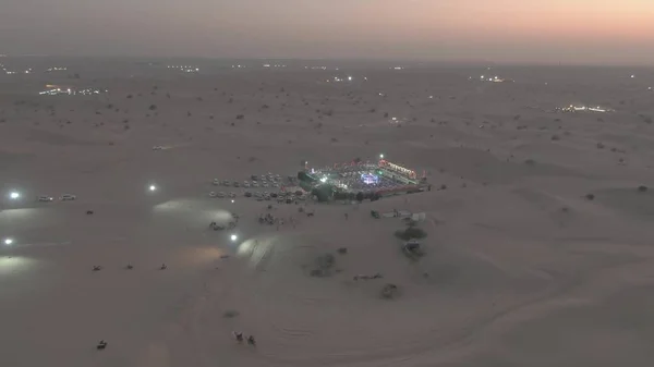 Akşamları bir çöl kampının hava görüntüsü, Birleşik Arap Emirlikleri Uae — Stok fotoğraf