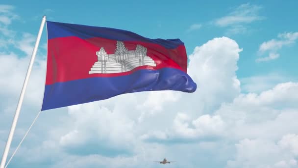 O avião aproxima-se da bandeira cambojana. Turismo no Camboja — Vídeo de Stock