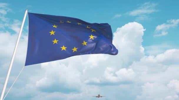 Το αεροπλάνο φτάνει στο αεροδρόμιο με την εθνική σημαία της Ευρώπης. Ευρωπαϊκός τουρισμός — Αρχείο Βίντεο