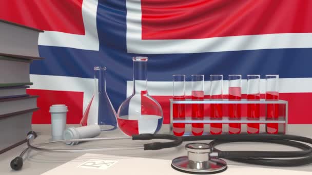 Equipamento de laboratório da clínica em fundo bandeira norueguesa. Saúde e investigação médica na Noruega animação conceitual relacionada — Vídeo de Stock