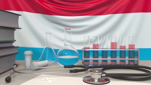ルクセンブルクの国旗を背景にしたクリニック設備。ルクセンブルク関連の概念アニメーションのヘルスケアと医学研究 — ストック動画