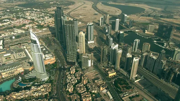 Dubai, Birleşik Arap Emirlikleri - 30 Aralık 2019. Dubai Creek ve şehir merkezinin havadan görüntüsü — Stok fotoğraf