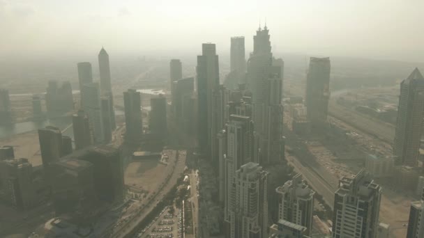 Dubai, Egyesült Arab Emírségek - 2019. december 30. Légi kilátás Dubai Creek és a felhőkarcolók — Stock videók
