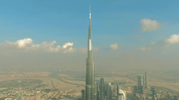 DUBAI, EMIRADOS ARAB UNIDOS - 30 DE DEZEMBRO DE 2019. Vista aérea dos mundos arranha-céus mais altos Burj Khalifa — Fotografia de Stock