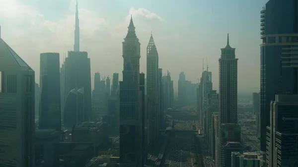 DUBAI, EMIRATOS ÁRABES UNIDOS - 30 DE DICIEMBRE DE 2019. Vista aérea de un distrito financiero —  Fotos de Stock