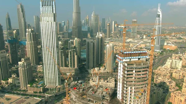 Dubaj, Zjednoczone Emiraty Arabskie - 30 grudnia 2019. Widok z lotu ptaka na Burdż Chalifa w śródmieściu — Zdjęcie stockowe