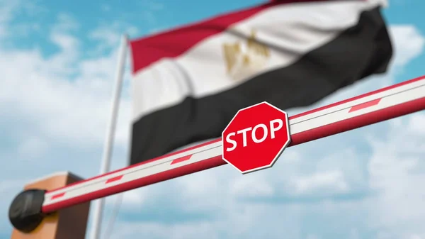 エジプトの旗に対する標識を停止して閉じたブームバリア。エジプトの制限された入国または特定の禁止。3Dレンダリング — ストック写真