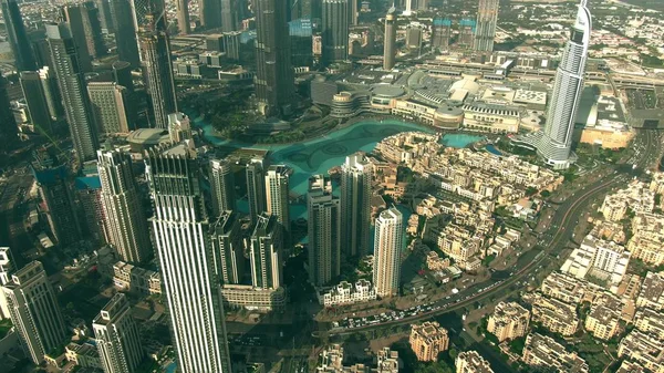 DUBAI, EMIRADOS ARAB UNIDOS - 30 DE DEZEMBRO DE 2019. Vista aérea do centro da cidade e do Dubai Mall — Fotografia de Stock