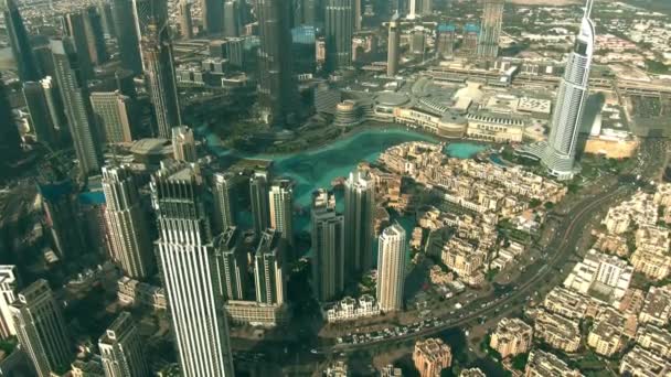ドバイ、アラブ首長国連邦- 2019年12月30日。ダウンタウンとドバイモールの空中ビュー — ストック動画