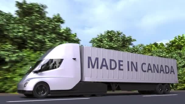 Moderno camión semirremolque eléctrico con texto MADE IN CANADA en el lateral. Animación 3D loopable relacionada con la importación o exportación canadiense — Vídeo de stock