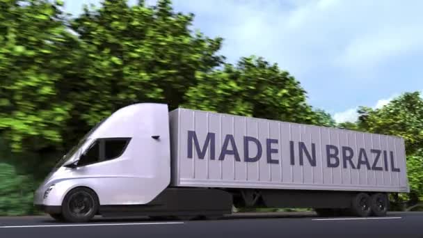 Camión semirremolque eléctrico moderno con texto MADE IN BRASIL en el lateral. Animación 3D loopable relacionada con la importación o exportación brasileña — Vídeo de stock