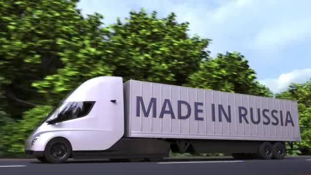 Camion semi-remorque électrique moderne avec texte MADE IN RUSSIA sur le côté. Importation ou exportation russe liée à l'animation 3D bouclable — Video