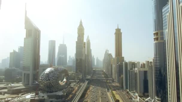 Dubai, United Arab Emirates - 30 грудня 2019. Повітряний постріл Торговельного центру, ділового району Дубая. — стокове відео