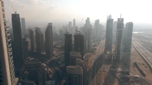 DUBAI, EMIRATOS ÁRABES UNIDOS - 30 DE DICIEMBRE DE 2019. Vista aérea de los rascacielos de Dubai Business Bay — Vídeo de stock