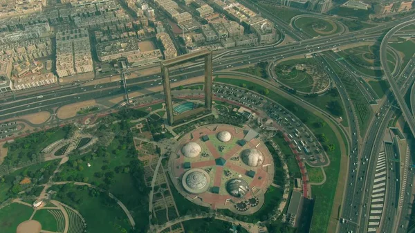 Dubai Frame ile Zabeel Parkı 'nın havadan görünüşü — Stok fotoğraf