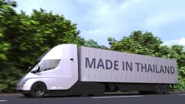 Modern elektromos félpótkocsi kamion Made In Thailand szöveggel az oldalán. Thaiföldről importált vagy exportált hurokkal kapcsolatos 3D animáció — Stock videók