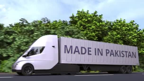 Σύγχρονο ηλεκτρικό ημι-ρυμουλκούμενο φορτηγό με Made In Pakistan κείμενο στο πλάι. Πακιστανική εισαγωγή ή εξαγωγή σχετική loopable 3d animation — Αρχείο Βίντεο