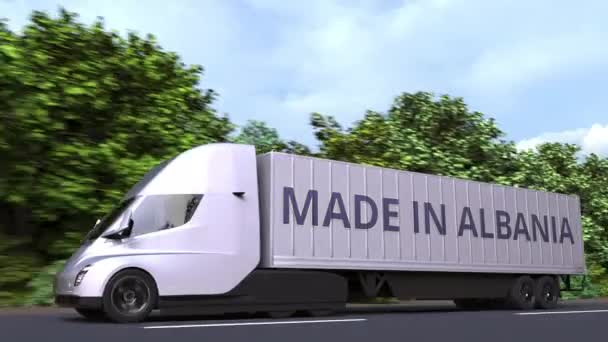 Camión semirremolque eléctrico moderno con texto MADE IN ALBANIA en el lateral. Animación 3D loopable relacionada con la importación o exportación albanesa — Vídeo de stock