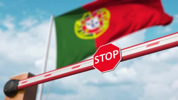 Відкриті ворота буму на тлі португальського прапора. Безкоштовний в "їзд або зняття заборони в Португалії — стокове відео