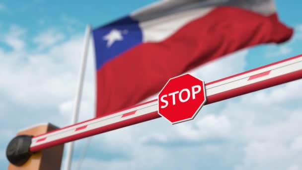 以智利国旗为背景的屏障门正在打开。智利自由入境或解除禁令 — 图库视频影像