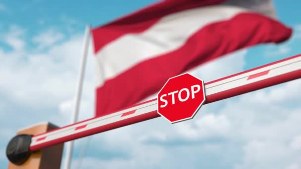 Открытые ворота на фоне австрийского флага. Свободный въезд или снятие запрета в Австрии — стоковое видео