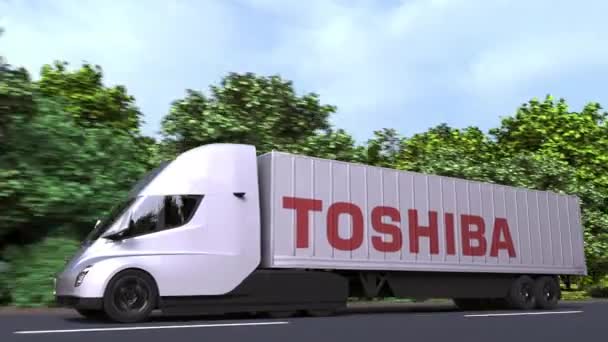 Caminhão semi-reboque elétrico com logotipo TOSHIBA na lateral. Editorial loopable animação 3D — Vídeo de Stock