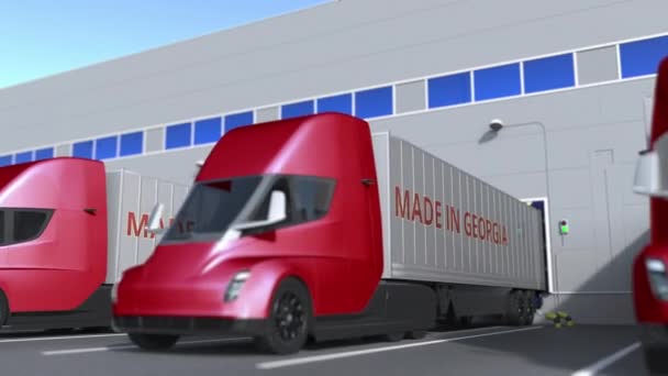 Trailer trucks met Made In Georgia tekst wordt geladen of gelost in het magazijn. Georgische business gerelateerde loopable 3d animatie — Stockvideo