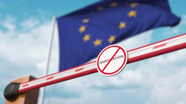 Porte d'entrée sans panneau d'immigration ouvert avec le drapeau de l'UE comme toile de fond. Approbation européenne de l'immigration — Video