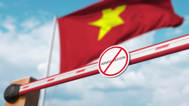 Otevření bariéry boomu se stopkou imigrace proti vietnamské vlajce, schválení imigrace ve Vietnamu — Stock video