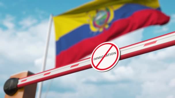 Barrièrepoort zonder immigratie bord wordt geopend met de vlag van Ecuador als achtergrond. Goedkeuring van de Ecuadoraanse immigratie — Stockvideo