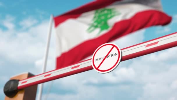 Открытие бума барьер с остановкой иммиграции знак против ливанского флага, иммиграционный приветственный центр в Ливане — стоковое видео