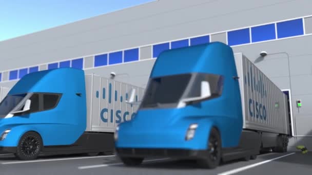 Depoda Cisco logosu yüklü ya da boşaltılmış elektrikli karavan kamyonları var. Lojistik bağlantılı 3d döngü canlandırması — Stok video