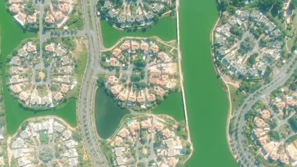 Vista aérea aérea de moradias de luxo em Dubai, Emirados Árabes Unidos — Vídeo de Stock