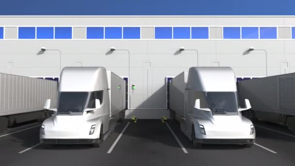 Elektriska påhängsvagnslastbilar i lagerhallen med Lowes logotyp på väggen. Redaktionell 3D-animation — Stockvideo