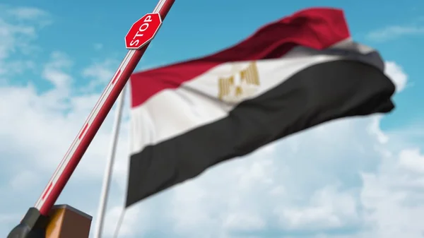 Ik open de barrière met stopbord tegen de Egyptische vlag. Vrije toegang of opheffing van een verbod in Egypte. 3d destructie — Stockfoto