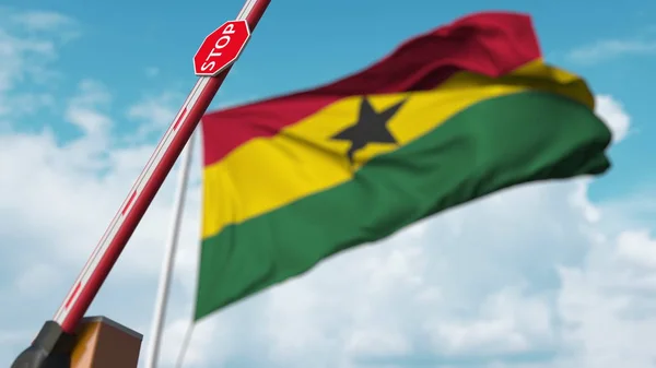 Otwieranie bariery boom ze znakiem stop przed flagą Ghany. Wstęp wolny lub zniesienie zakazu w Ghanie. 3d renderowanie — Zdjęcie stockowe
