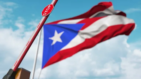 Відкриття бар'єру з знаком "Стоп" проти пуерто-риканського прапора. Безкоштовний вхід або зняття заборони в Пуерто-Рико. 3d рендеринг — стокове фото